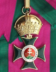 Grand Cross: Badge, Obverse