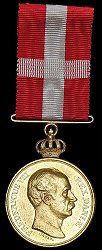 Royal Medal of Recompense in Gold with Crown, Obverse