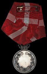 Royal Medal of Recompense in Silver with Crown, Reverse