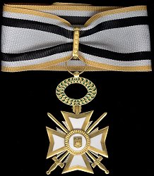 Grand Officer: Badge, Obverse