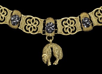 Collar, Obverse