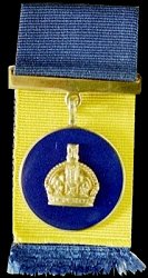 Gold Crown of Merit, Obverse