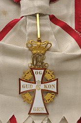 Grand Cross: Badge, Obverse