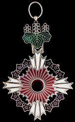 Grand Cordon with Paulownia Flowers: Badge, Obverse