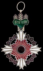 Grand Cordon with Paulownia Flowers: Badge, Reverse