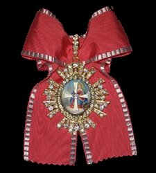 Badge on lady's bow, obverse