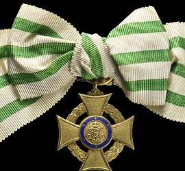 1914-1918 Cross (Female), Obverse