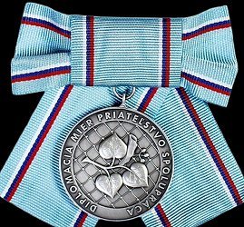 Medal for Women, Obverse