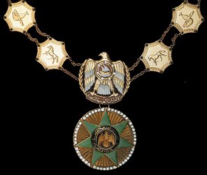 Collar. Obverse